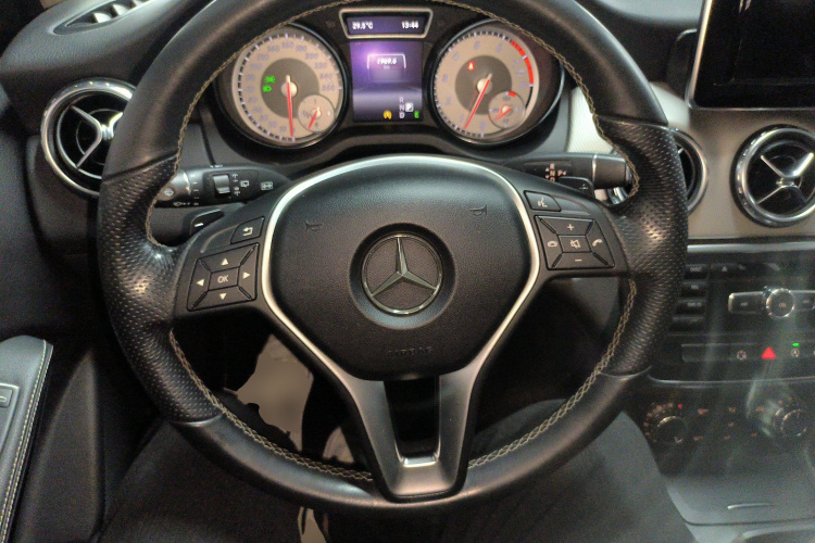 奔驰GLA 2015款 GLA 200 动感型局部细节13