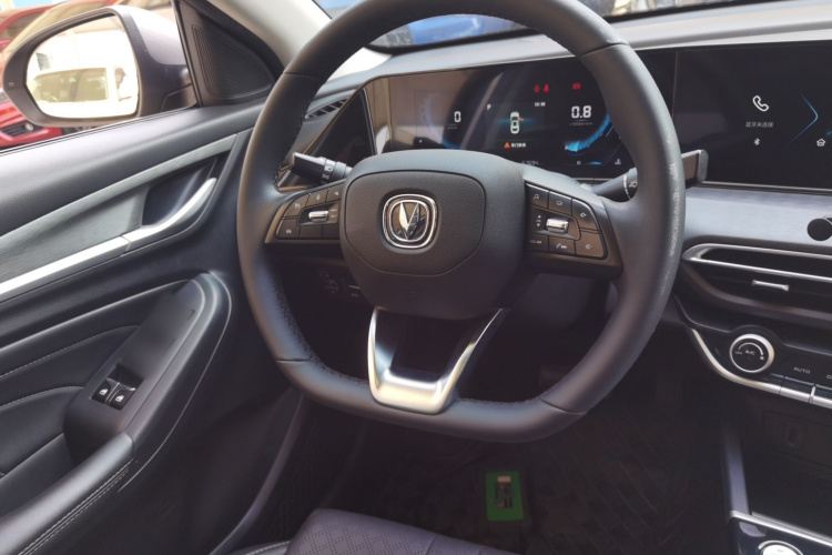 长安 逸动 2021款 PLUS 1.6L GDI CVT豪华型中控内饰13