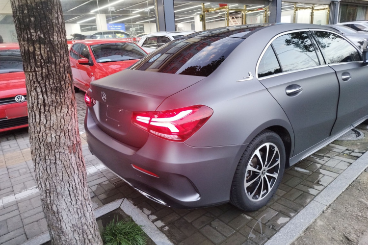 奔驰A级 2021款 A 200 L 运动轿车动感型车身外观9