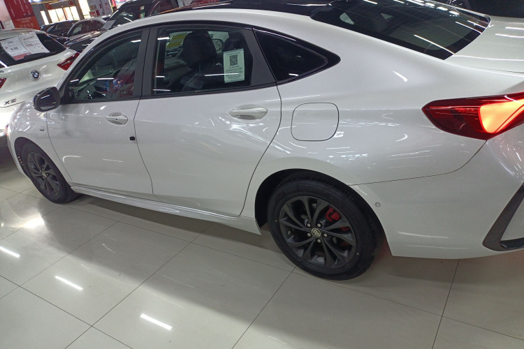 别克 威朗 2023款 Pro GS 疾风版车身外观4