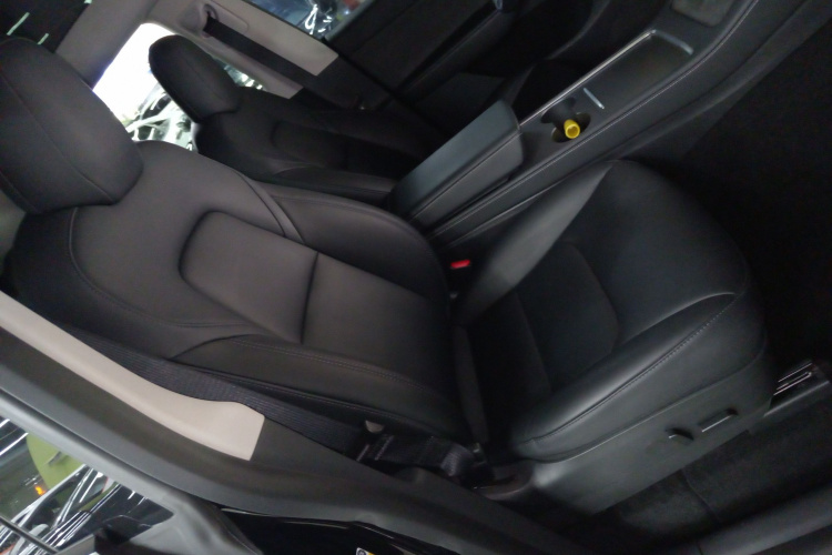 特斯拉 Model Y 2022款 后轮驱动版局部细节41