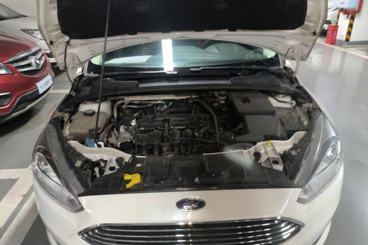 福特 福克斯 2015款 三厢 1.6L 自动风尚型机舱底盘24