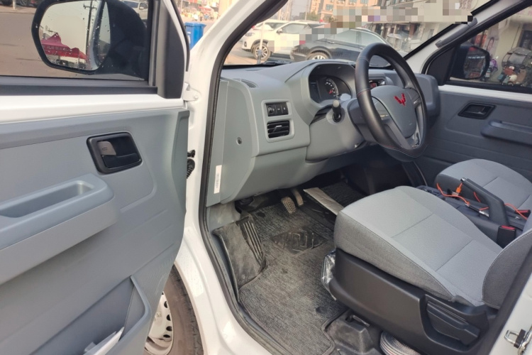 五菱汽车 五菱扬光 2025款 400km 客车版舒适型中控内饰20