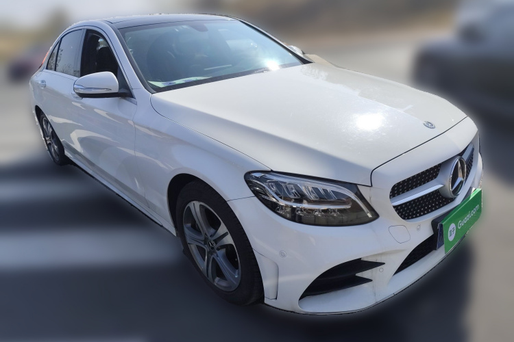 奔驰C级 2019款 C 260 L 运动版车身外观3