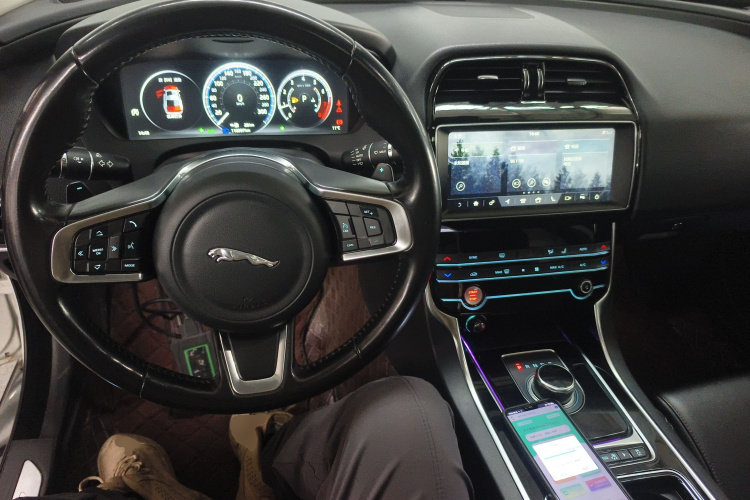 捷豹XEL 2019款 2.0T 200PS 尊享版中控内饰7002