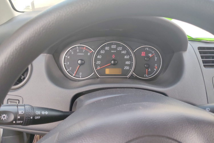 铃木 雨燕 2014款 1.3L 手动标准型局部细节14