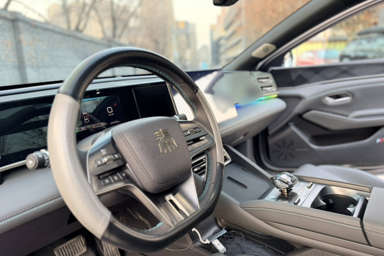 比亚迪 秦L 2024款 DM-i 120KM领先型中控内饰7005