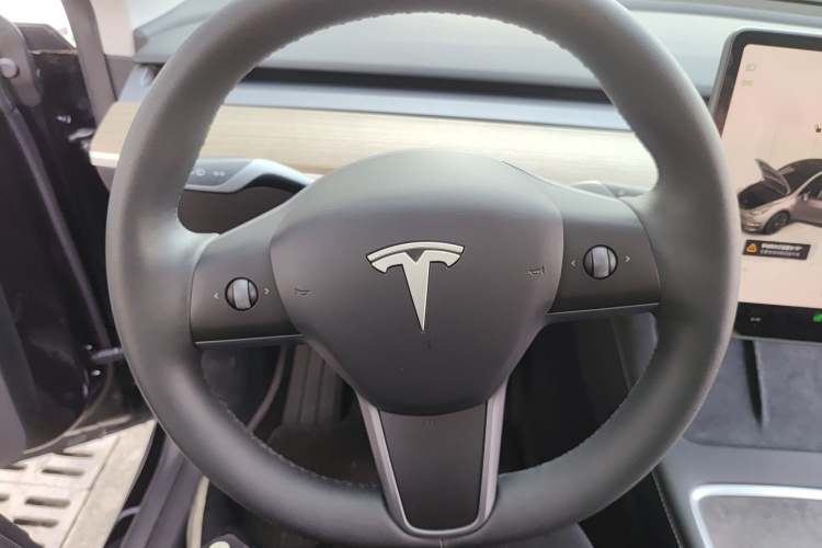 特斯拉 Model Y 2022款 改款 后轮驱动版中控内饰13