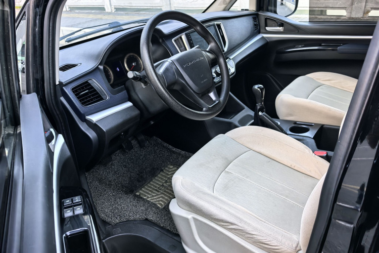 东风风行 菱智 2022款 奋斗款 M5L 1.6L 基本型 7座中控内饰7004