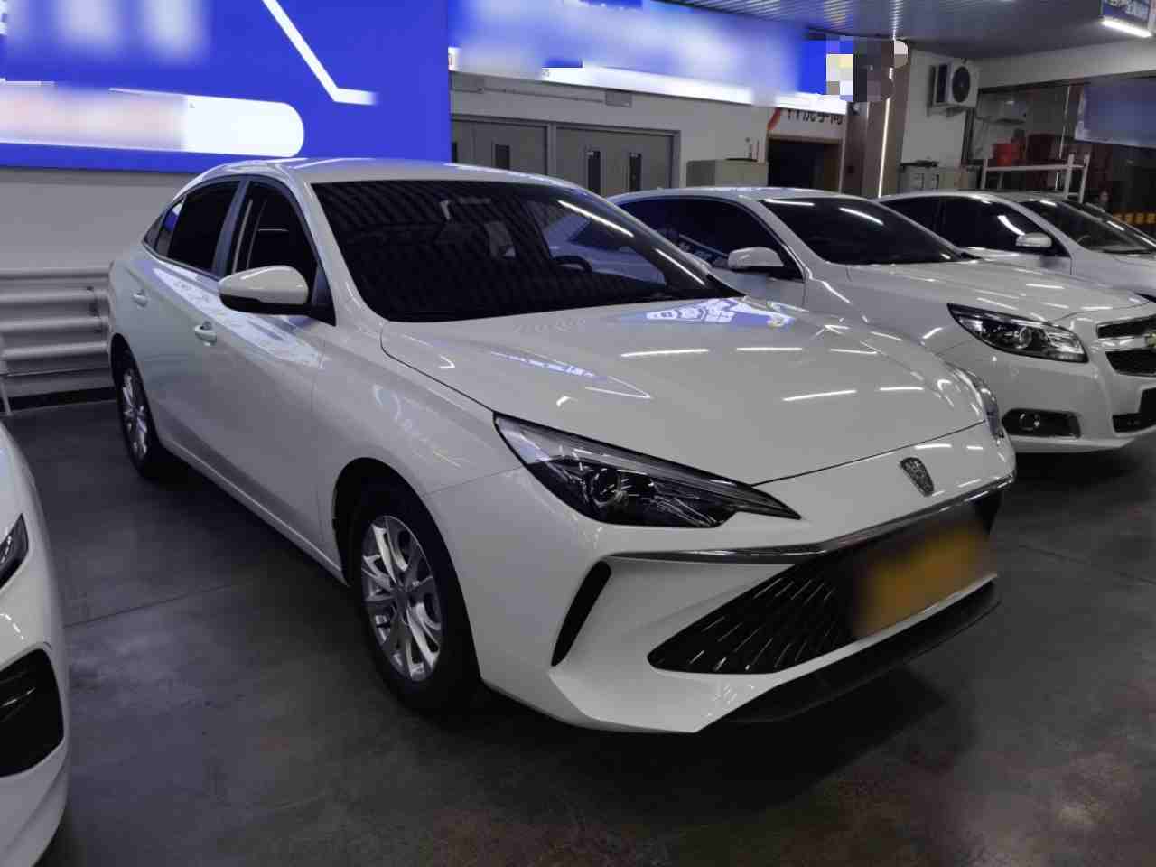 车辆右前45度外观展示