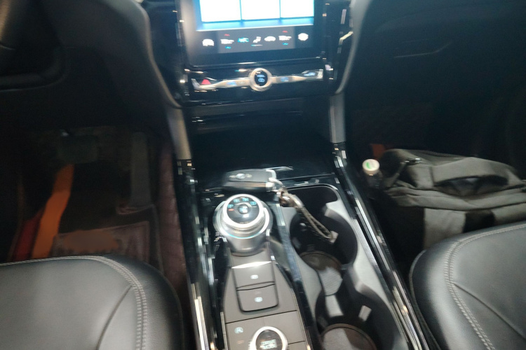 福特 探险者 2020款 EcoBoost 285 四驱风尚版 7座局部细节18