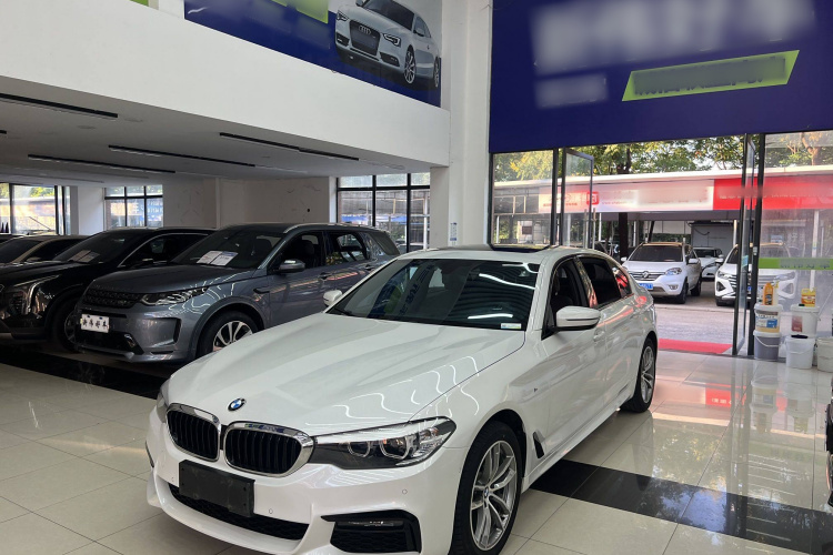 宝马5系 2019款 525Li M运动套装局部细节9001