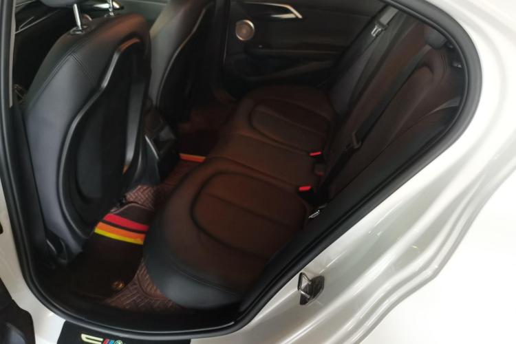 宝马1系 2021款 改款 120i M运动版中控内饰7004