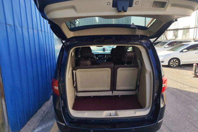 别克GL8 2015款 2.4L 豪华商务尊享版机舱底盘23