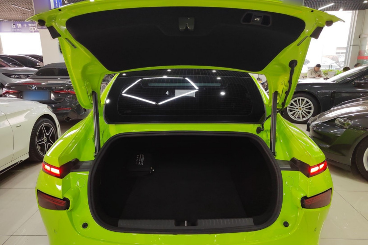 小鹏P7 2021款 670E鹏翼版机舱底盘23