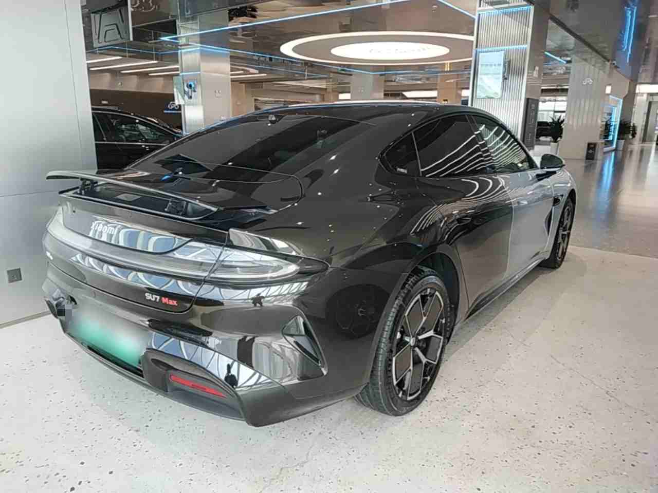 车辆右后45度外观展示