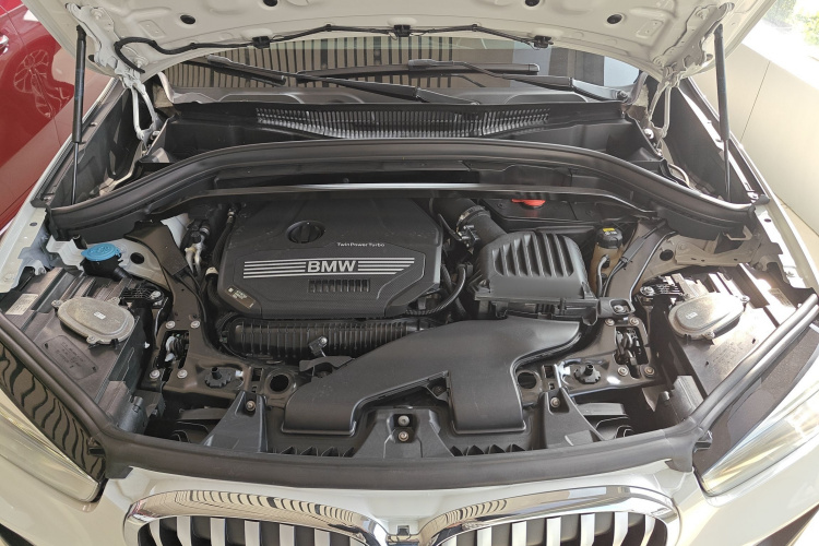 宝马X1 2021款 改款 sDrive25Li 领先型机舱底盘24