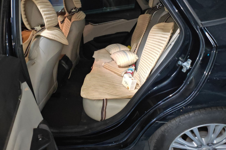 别克 英朗 2016款 15N 手动豪华型中控内饰21