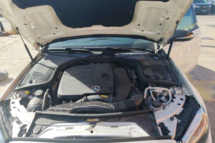 奔驰C级 2019款 C 260 运动版 4MATIC机舱底盘24