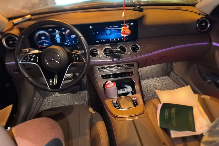 奔驰E级 2022款 改款三 E 300 L 时尚型中控内饰12