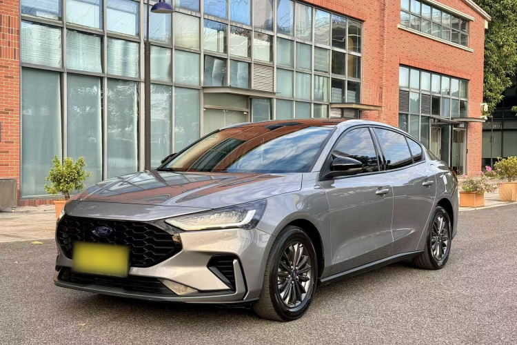 福特 福克斯 2022款 三厢 EcoBoost 180 自动竞速版车身外观1
