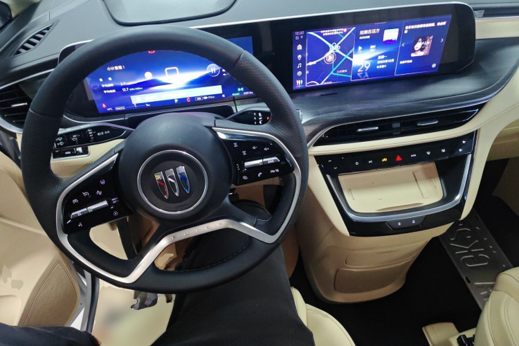 别克GL8新能源 2025款 陆尚 尊享版 7座中控内饰12