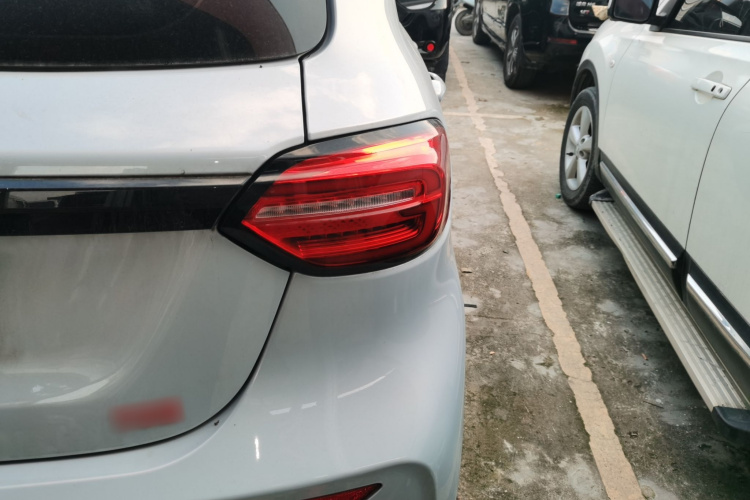 零跑汽车 零跑T03 2023款 403轻享版车身外观9