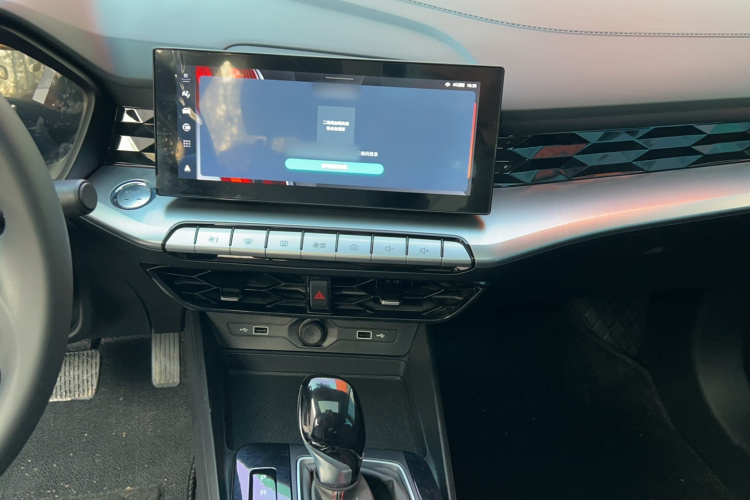 名爵 MG5 2022款 180DVVT CVT青春豪华版局部细节16