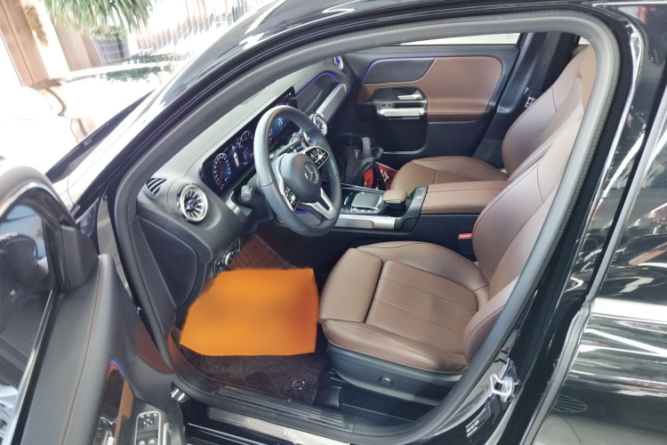 奔驰GLB 2023款 GLB 220 动感型中控内饰7003