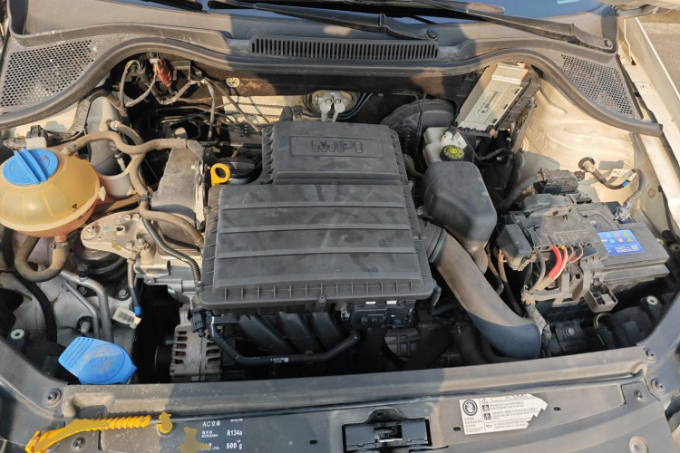 大众 Polo 2016款 1.4L 自动风尚型机舱底盘24