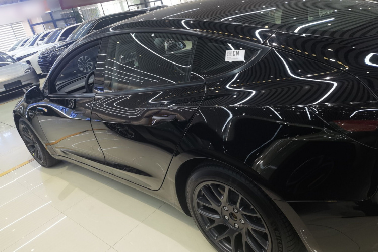特斯拉 Model 3 2023款 长续航全轮驱动版车身外观4