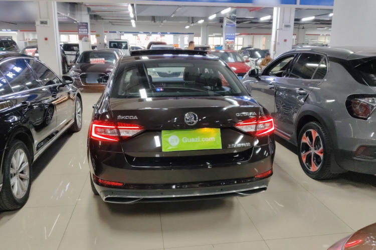 斯柯达 明锐 2018款 1.6L 自动豪华版车身外观6