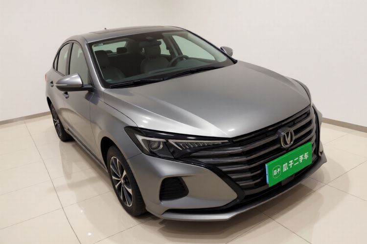 长安 逸动 2020款 PLUS 1.6L GDI 自动豪华型车身外观3