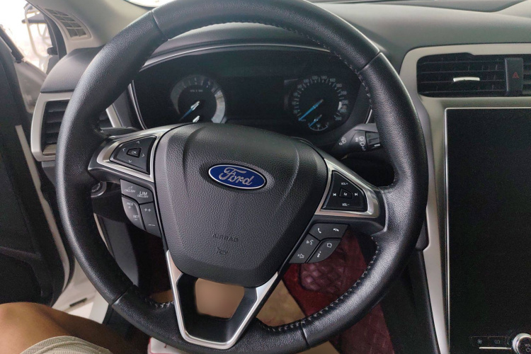 福特 蒙迪欧 2020款 EcoBoost 180 时尚型中控内饰7004