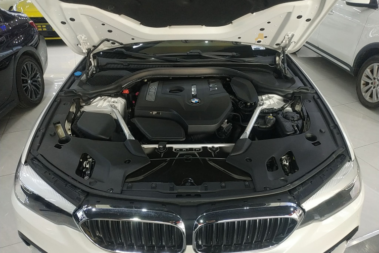 宝马5系 2020款 525Li M运动套装机舱底盘24