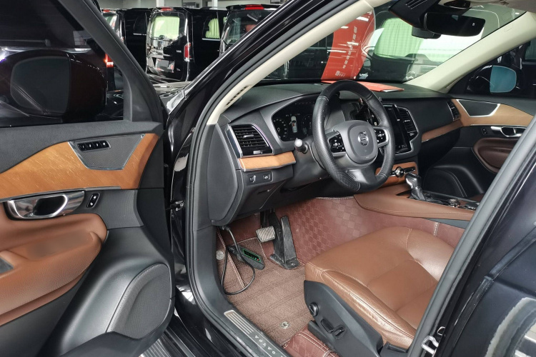 沃尔沃XC90 2020款 改款 T6 智逸豪华版 7座中控内饰20