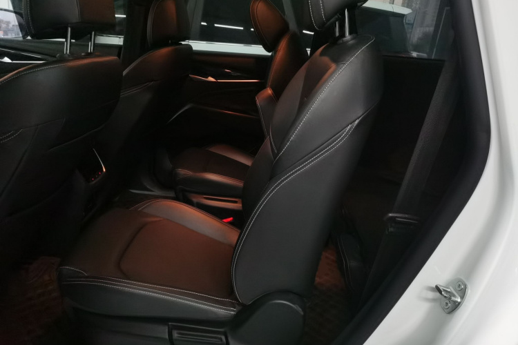 上汽大通MAXUS 大家5 2022款 1.3T PLUG IN 乐享版 七座中控内饰7004