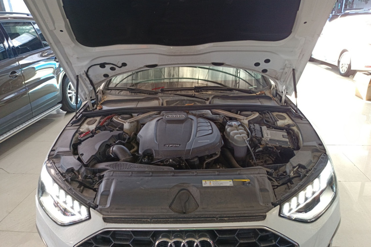 奥迪A4L 2020款 40 TFSI 时尚动感型机舱底盘24