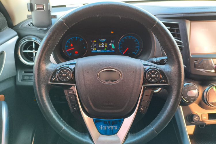 比亚迪 宋 2016款 2.0TID 自动尊贵型中控内饰13