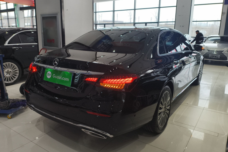 奔驰E级 2023款 E 300 L 时尚型车身外观7