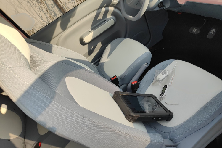 奔腾小马 2025款 222km 闪电马局部细节41