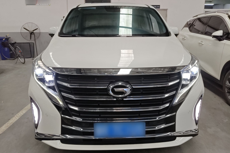 广汽传祺 传祺M8 2021款 领秀系列 390T 尊贵版车身外观2