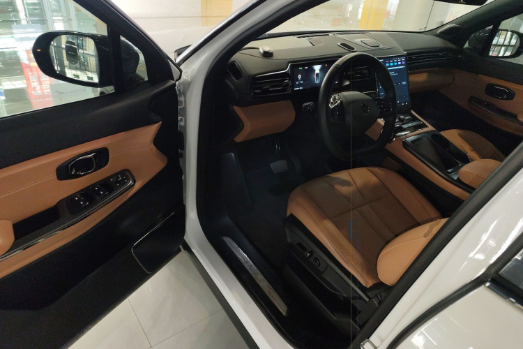 蔚来ES8 2020款 580KM 七座版中控内饰7003