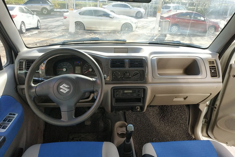 铃木 北斗星 2013款 创业版 1.0L 手动经济型中控内饰7002