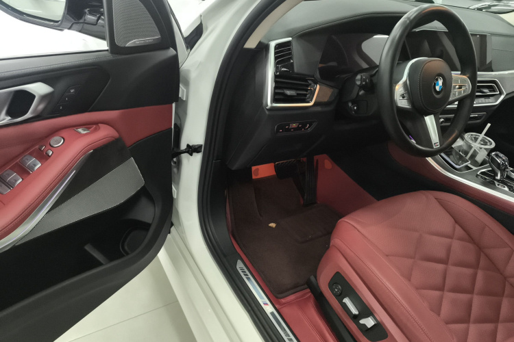 宝马X5 2022款 改款 xDrive 30Li 尊享型M运动套装中控内饰20