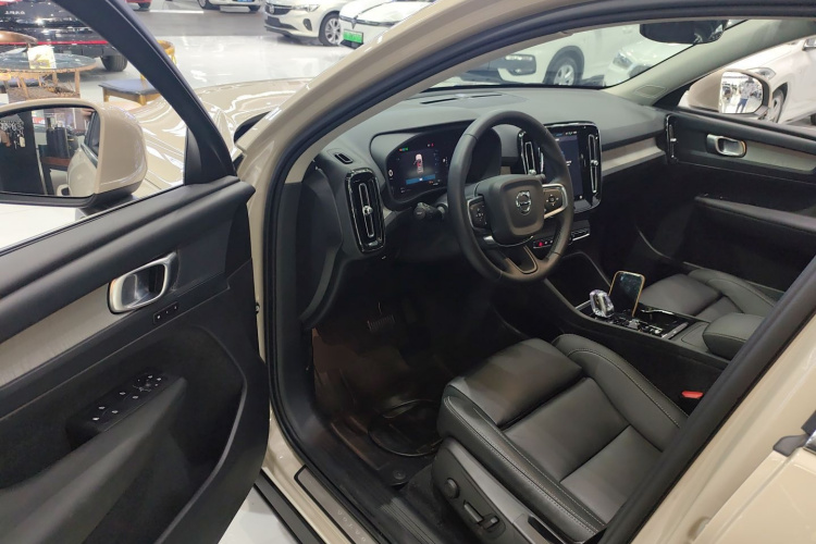 沃尔沃XC40 2024款 B4 四驱智远豪华版中控内饰7003