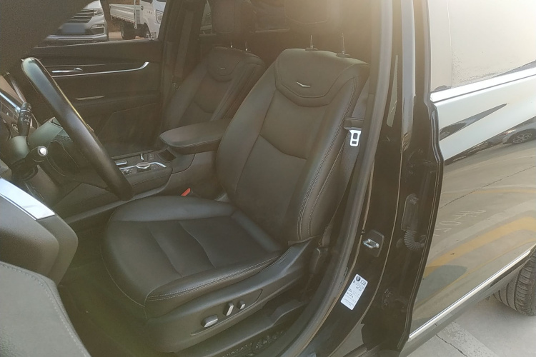 凯迪拉克XT5 2022款 2.0T 两驱豪华型中控内饰19