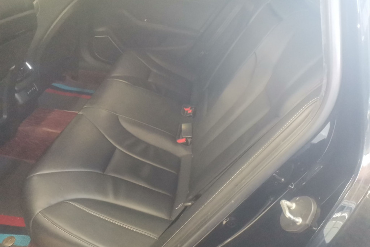 红旗H5 2019款 30TD 型动版中控内饰7004