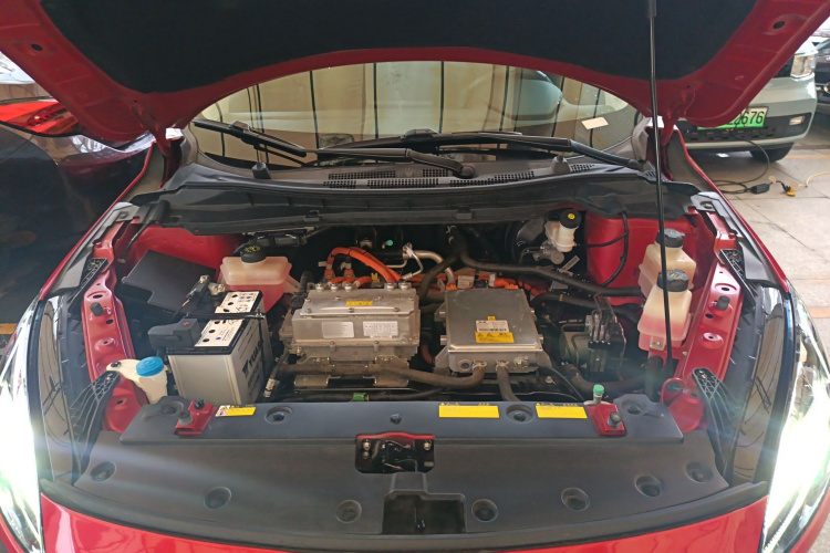 小鹏G3 2020款 520i 尊享版机舱底盘24