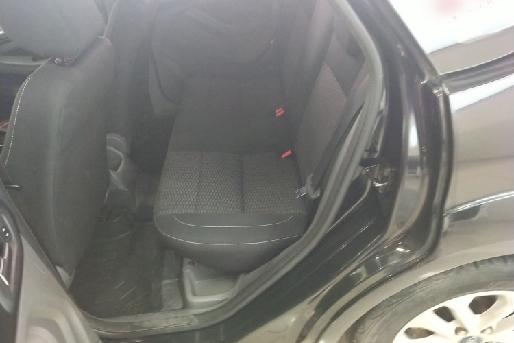 福特 福克斯 2013款 两厢经典 1.8L 手动基本型中控内饰21